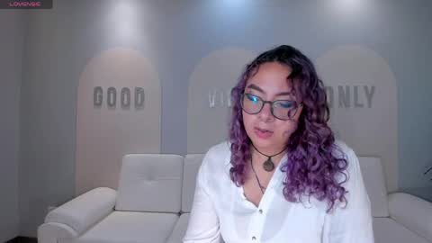 Snapshot of loiseharper chatting on 05/03/26, 05:30 Loise online show from 05/03/26, 05:30