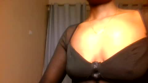 Snapshot of lola_allure chatting on 05/19/26, 04:52 lola_allure online show from 05/19/26, 04:52