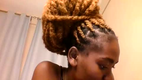 Snapshot of lola_allure chatting on 05/20/26, 11:16 lola_allure online show from 05/20/26, 11:16