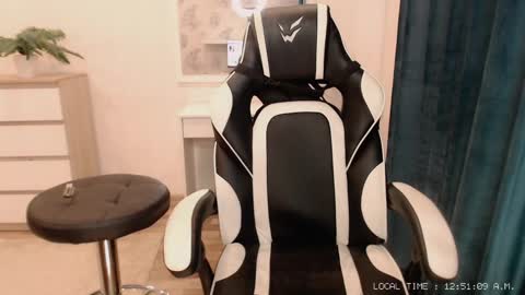  Lola  online show from 02/03/25, 07:51