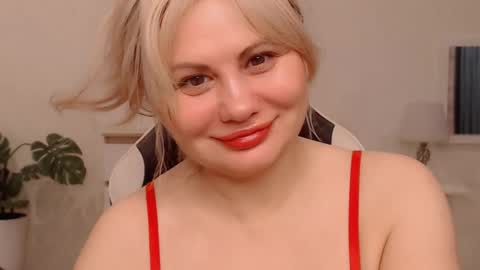  Lola  online show from 11/18/25, 05:23