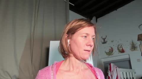 lola_belgium online show from 02/03/25, 08:35