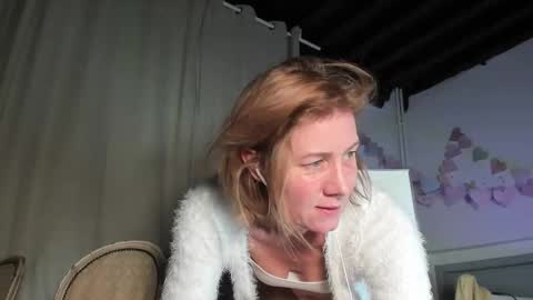 lola_belgium online show from 02/25/25, 05:25