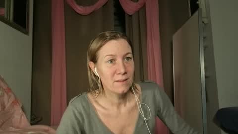 lola_belgium online show from 02/03/26, 07:13