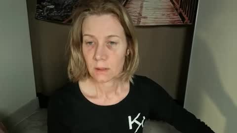 lola_belgium online show from 04/19/26, 06:13