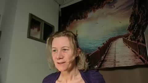 lola_belgium online show from 04/23/26, 05:30