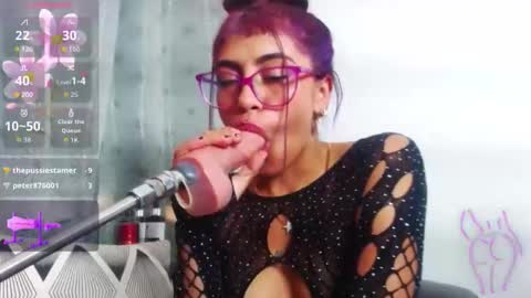 layla online show from 09/11/25, 07:47