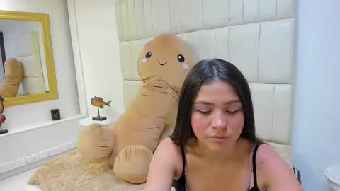 Lola  online show from 11/23/25, 07:24