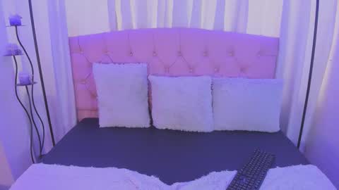 Lola  online show from 12/04/25, 07:44