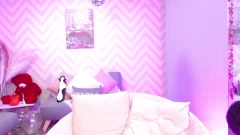 Lola online show from 10/05/25, 03:54