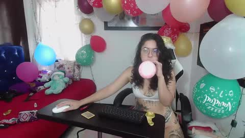 lola_fiery online show from 12/04/24, 07:45