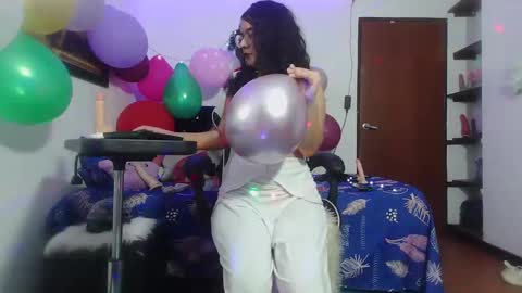 lola_fiery online show from 12/19/24, 12:45