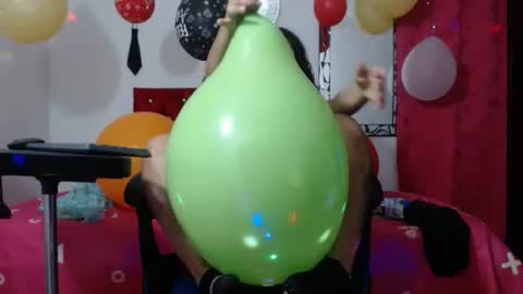 lola_fiery online show from 12/23/24, 11:06
