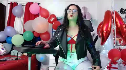 lola_fiery online show from 02/13/25, 04:11