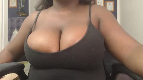 Snapshot of lola_honney chatting on 01/06/26, 03:10 lola_honney online show from 01/06/26, 03:10