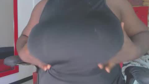 Snapshot of lola_honney chatting on 04/11/26, 11:03 lola_honney online show from 04/11/26, 11:03