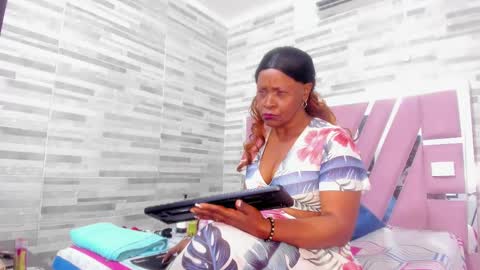 Lola online show from 02/22/25, 11:35