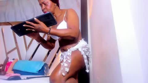 Lola online show from 09/23/25, 11:24