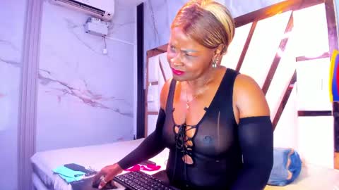 Lola online show from 07/18/26, 11:47