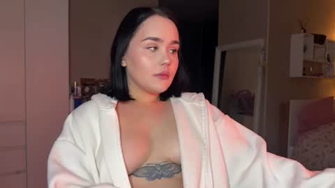 lola_razee online show from 06/27/26, 09:20