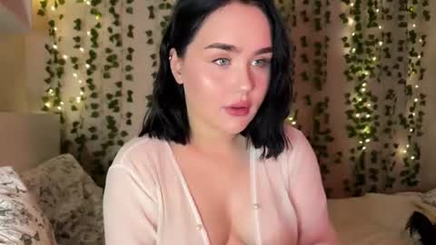 lola_razee online show from 07/18/26, 10:24