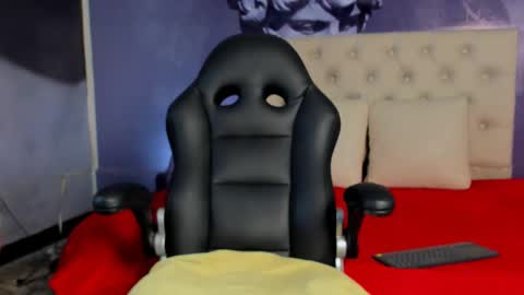 lola red online show from 02/15/25, 08:01