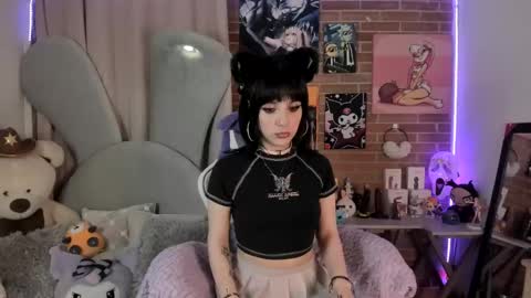 Snapshot of lolaa_bunnyy chatting on 01/14/25, 03:32 Lola Bunny online show from 01/14/25, 03:32