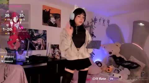 Snapshot of lolaa_bunnyy chatting on 10/21/25, 02:12 Lola Bunny online show from 10/21/25, 02:12