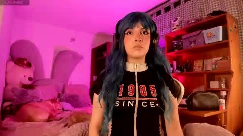 Snapshot of lolaa_bunnyy chatting on 06/14/26, 04:03 Lola Bunny online show from 06/14/26, 04:03