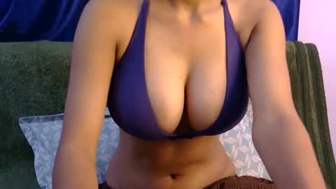 Snapshot of lolaa_darling chatting on 05/28/26, 08:22 lolaa online show from 05/28/26, 08:22