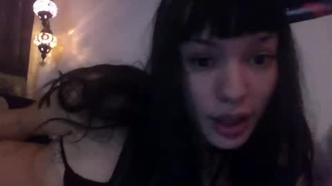 Snapshot of lolaandthegun chatting on 02/07/26, 11:58 LolaAndTheGun online show from 02/07/26, 11:58