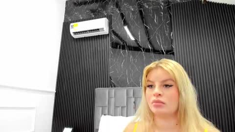 Lola Angel online show from 02/09/26, 07:51