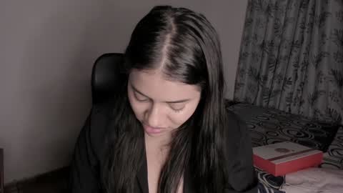 lolaasmith_21 online show from 01/11/25, 10:40