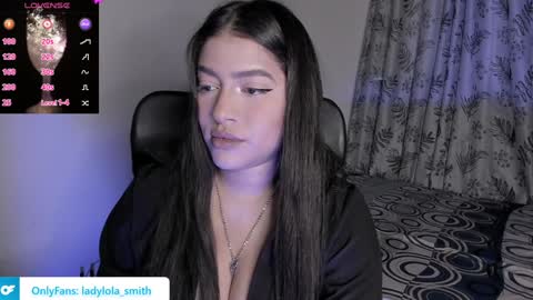 lolaasmith_21 online show from 01/12/25, 11:39