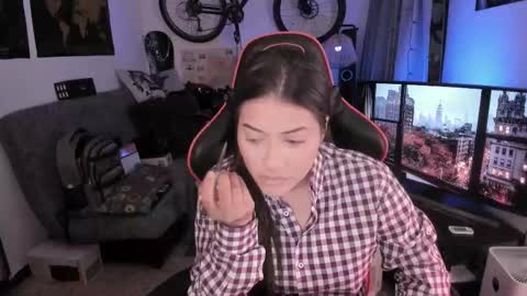 lolaasmith_21 online show from 03/30/26, 06:20