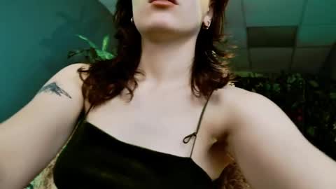 Snapshot of lolaasmus chatting on 04/10/26, 03:17 I consider myself the god Loki but life just calls me LOL online show from 04/10/26, 03:17