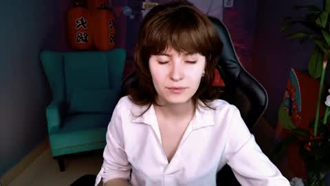 Snapshot of lolaasmus chatting on 05/20/26, 11:05 I consider myself the god Loki but life just calls me LOL online show from 05/20/26, 11:05