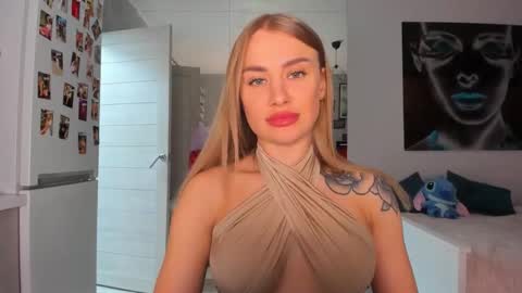 Snapshot of lolabani675452 chatting on 12/20/25, 10:22 lolabani675452 online show from 12/20/25, 10:22