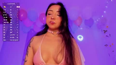 Snapshot of lolaberry_ chatting on 11/13/25, 10:03 Lola Berry online show from 11/13/25, 10:03