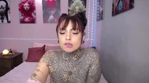 Lola online show from 09/25/25, 05:16