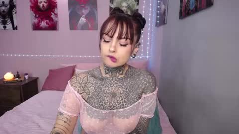 Lola online show from 09/28/25, 07:30