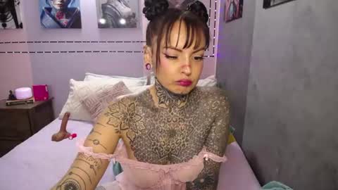 Snapshot of lolabrouse__ chatting on 07/10/26, 09:06 Lola online show from 07/10/26, 09:06