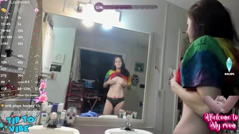 Snapshot of lolabunny9 chatting on 12/02/24, 03:47 Lola online show from 12/02/24, 03:47