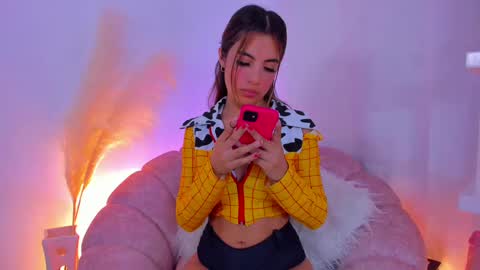 Snapshot of lolacoper chatting on 02/17/25, 03:36 LolaCoper online show from 02/17/25, 03:36