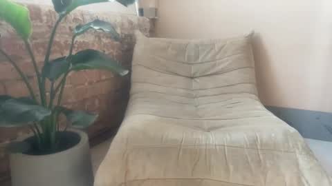 Snapshot of loladom chatting on 09/15/25, 07:52 Frt Pr1ncess online show from 09/15/25, 07:52