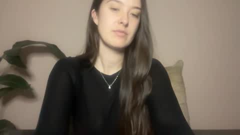 Snapshot of loladom chatting on 10/20/25, 04:57 Frt Pr1ncess online show from 10/20/25, 04:57