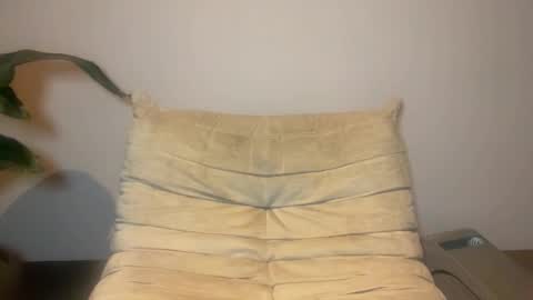 Snapshot of loladom chatting on 10/24/25, 04:20 Frt Pr1ncess online show from 10/24/25, 04:20