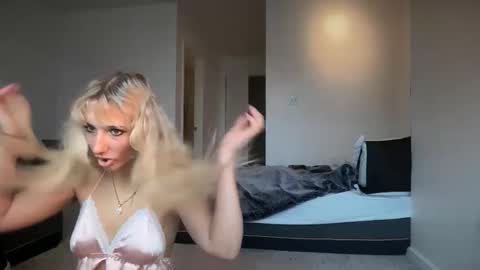 Snapshot of lolafae12 chatting on 03/13/26, 07:42 lolafae12 online show from 03/13/26, 07:42