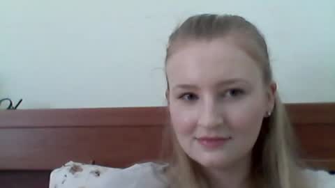 lolaglamour_ online show from 06/30/26, 08:37