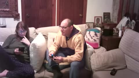 LOLA HUESO y ERIC online show from 02/19/25, 06:10